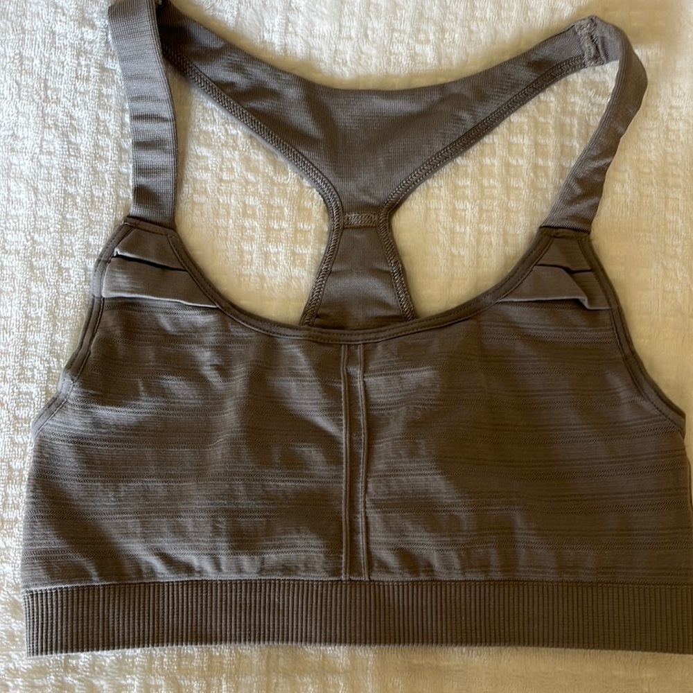 Grey Athleta sports bra xs excellent condition. No pads